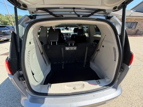 Used 2020 Chrysler Voyager Lxi FWD image 33