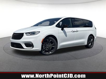 New 2026 Chrysler Pacifica Select