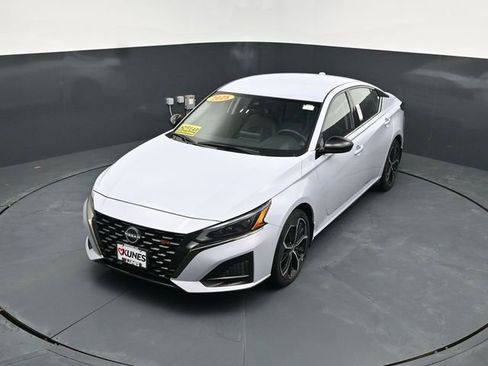 Used 2025 Nissan Altima 2.5 SR image 36