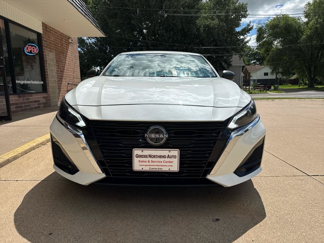 Used 2024 Nissan Altima 2.5 SV FWD image 30