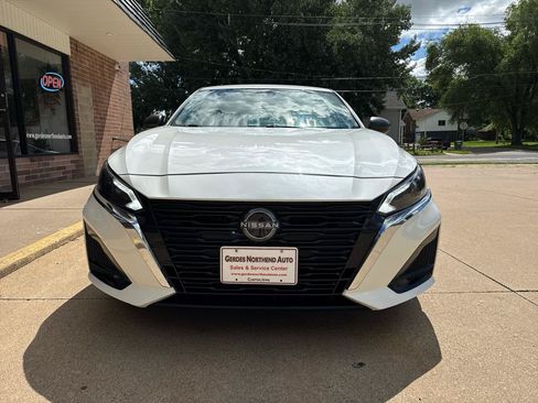 Used 2024 Nissan Altima 2.5 SV FWD image 30