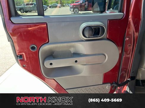 Used 2010 Jeep Wrangler Unlimited Sahara w/ Dual Top Group AWD/4WD image 14