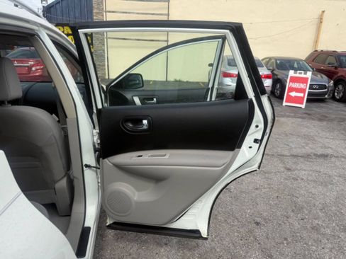 Used 2015 Nissan Rogue S w/ Convenience Package AWD/4WD image 12