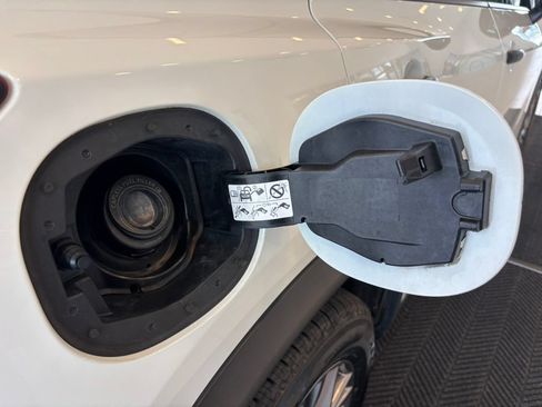Used 2023 Nissan Rogue S AWD/4WD image 33