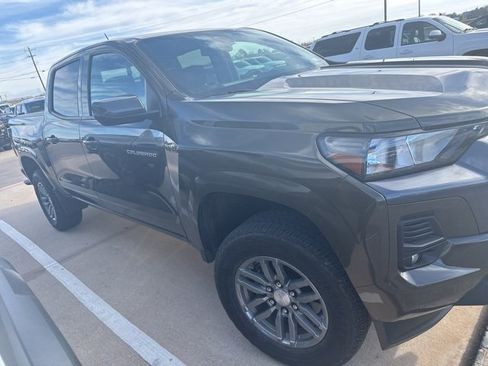 Used 2024 Chevrolet Colorado LT w/ LT Convenience Package II image 4