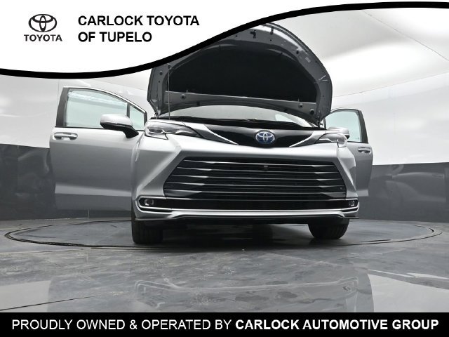 Used 2023 Toyota Sienna Platinum FWD image 67