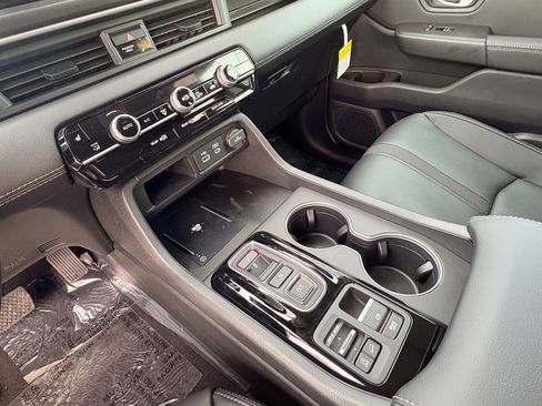 New 2025 Honda Pilot Touring image 14