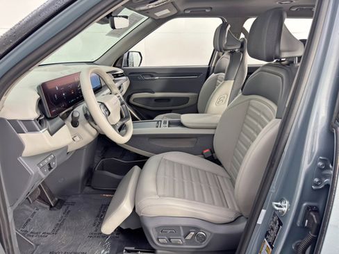 Used 2024 Kia EV9 Land image 17