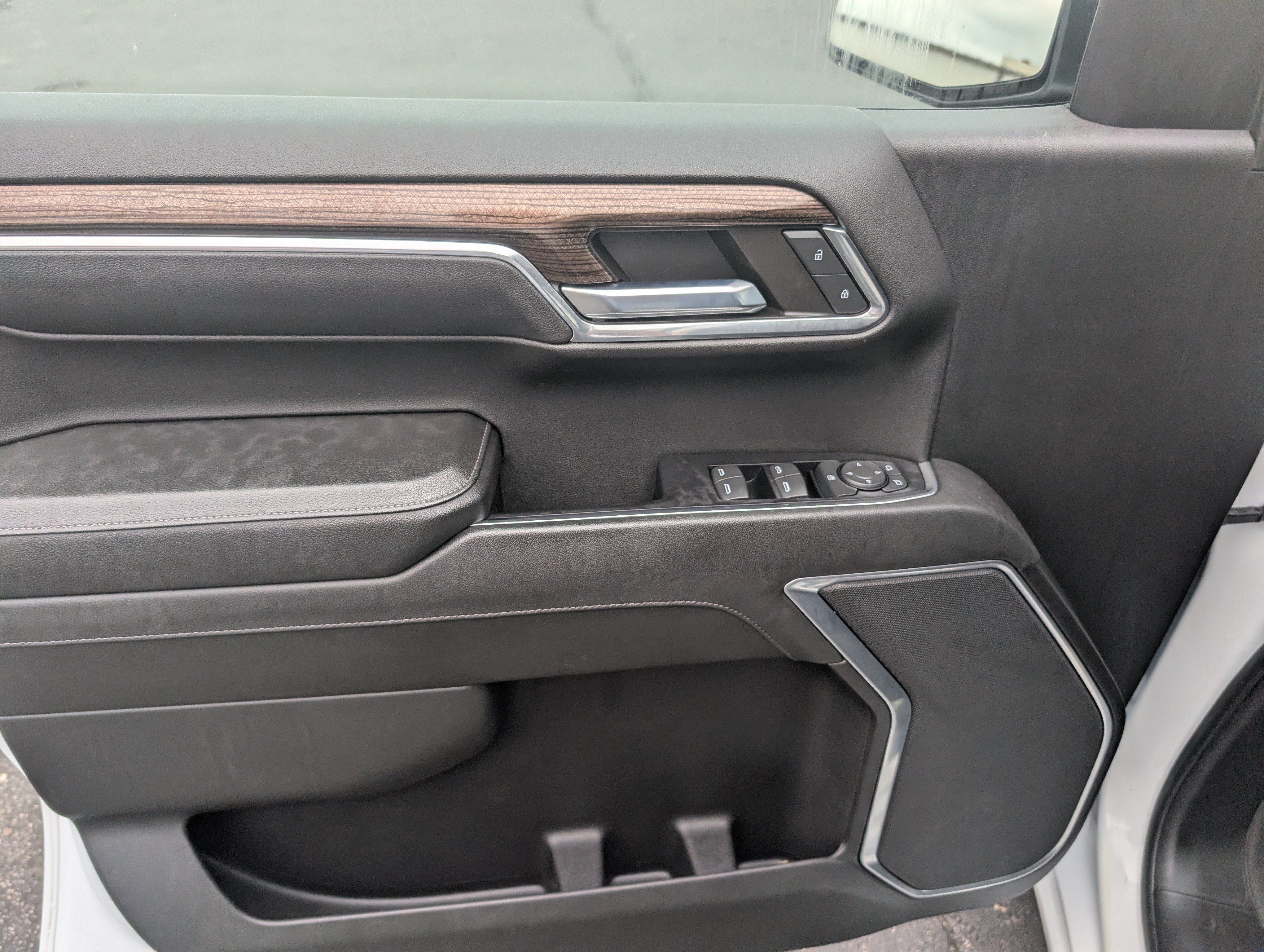 Used 2022 Chevrolet Silverado 1500 LT AWD/4WD image 12