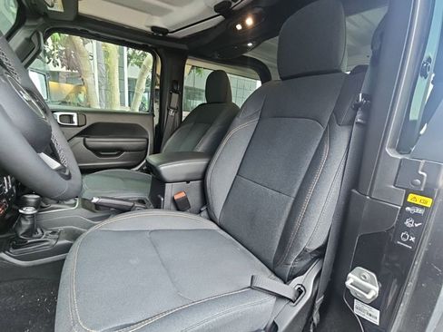 Used 2025 Jeep Wrangler Sport AWD/4WD image 8