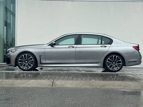 Used 2020 BMW 740i w/ M Sport Package image 6
