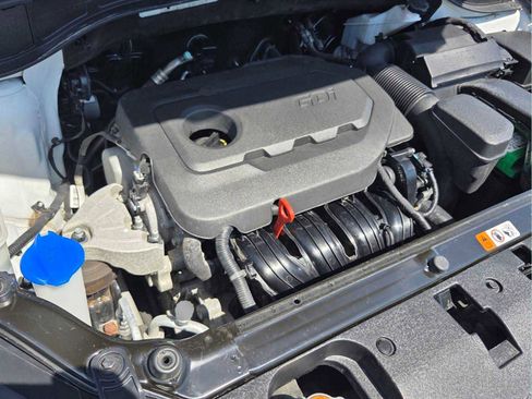 Used 2018 Hyundai Santa Fe Sport FWD image 17