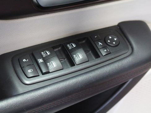 Used 2017 Chrysler Pacifica Limited w/ UConnect Theater Package image 21