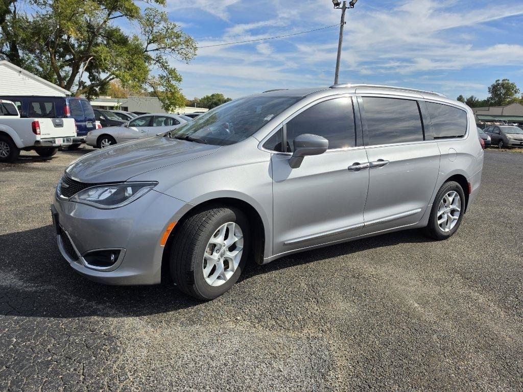 Used 2017 Chrysler Pacifica Touring-L Plus w/ Tire & Wheel Group FWD image 10