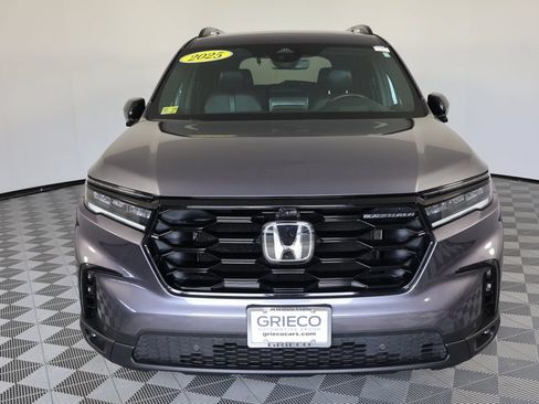 Used 2025 Honda Pilot Black Edition image 3