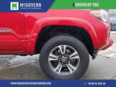 Used 2018 Toyota Tacoma TRD Sport image 8
