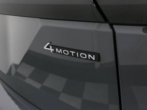 Certified 2025 Volkswagen Atlas Peak Edition SE AWD/4WD image 14