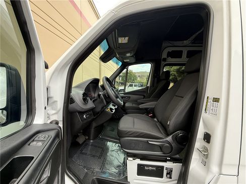Used 2020 Mercedes-Benz Sprinter 2500 image 7