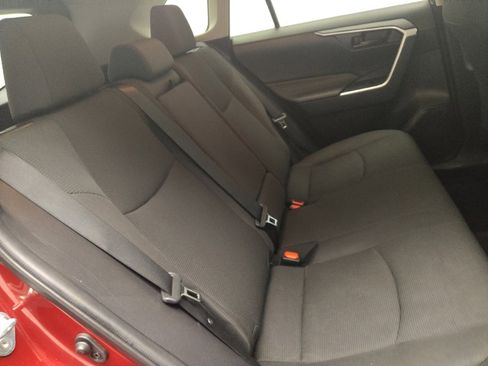 Used 2021 Toyota RAV4 LE AWD/4WD image 19