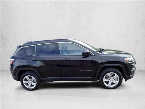 Used 2024 Jeep Compass Latitude AWD/4WD image 5