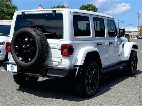 Used 2022 Jeep Wrangler Unlimited Sahara w/ Cold Weather Group AWD/4WD image 10