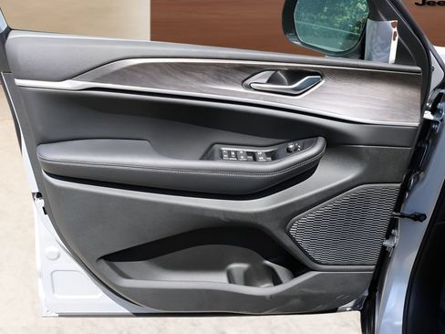 New 2026 Jeep Grand Cherokee Altitude RWD image 10