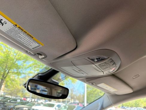 Used 2023 Chrysler Pacifica Touring-L FWD image 31
