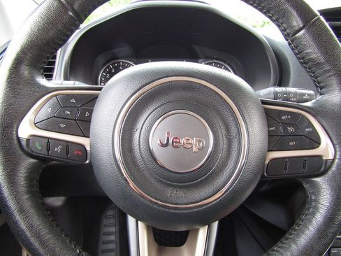 Used 2017 Jeep Renegade Latitude w/ Cold Weather Group AWD/4WD image 17