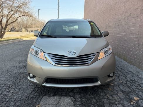 Used 2015 Toyota Sienna XLE Premium image 8