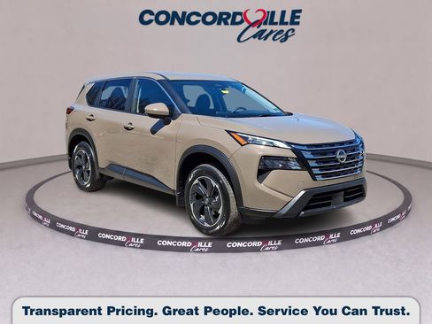 Used 2025 Nissan Rogue SV AWD/4WD image 1