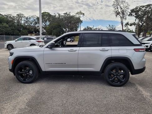 New 2025 Jeep Grand Cherokee Limited w/ Luxury Tech Group II RWD image 4