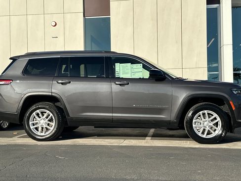 Used 2024 Jeep Grand Cherokee L Laredo image 2