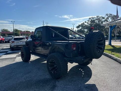 Used 2016 Jeep Wrangler Unlimited Sahara AWD/4WD image 3