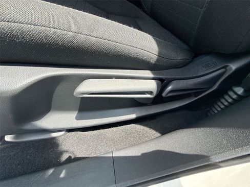 Certified 2025 Honda HR-V LX image 18