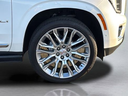 Used 2025 GMC Yukon XL Denali w/ Denali Reserve Package image 23