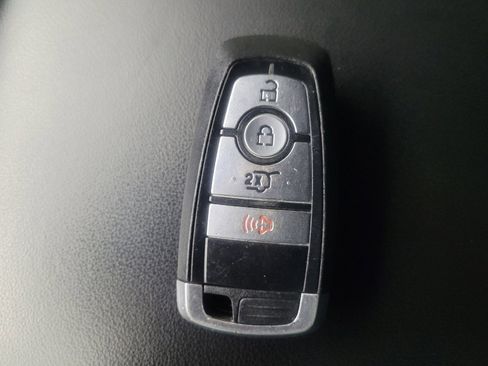 Used 2020 Ford Explorer XLT w/ Comfort Package image 32