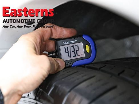 Used 2024 Nissan Armada SL w/ Captain's Chairs Package image 31