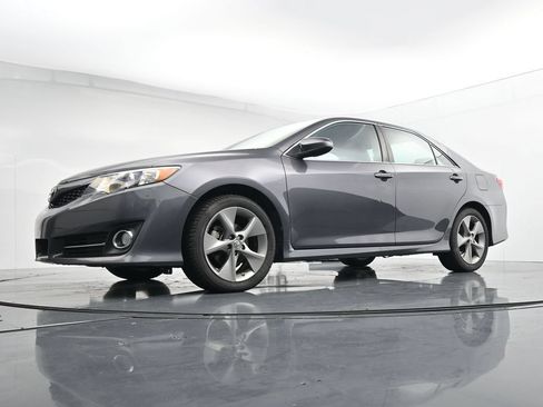 Used 2014 Toyota Camry SE w/ Leather Package FWD image 34