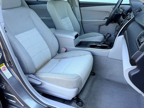 Used 2016 Toyota Camry LE FWD image 35