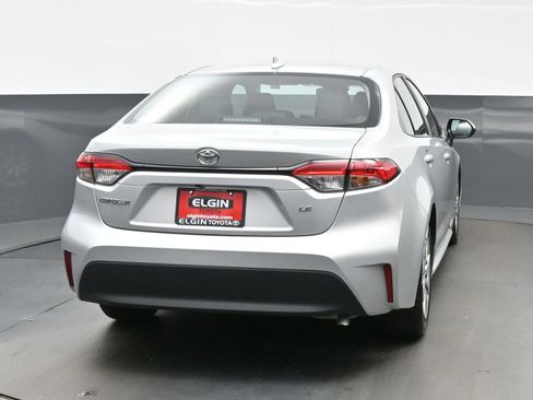 Used 2025 Toyota Corolla LE FWD image 5