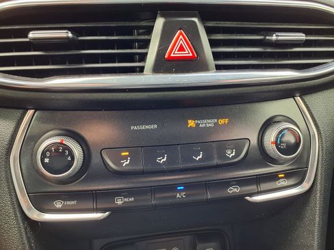Used 2019 Hyundai Santa Fe SE image 7