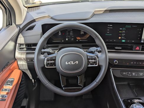 Certified 2025 Kia Carnival EX image 20