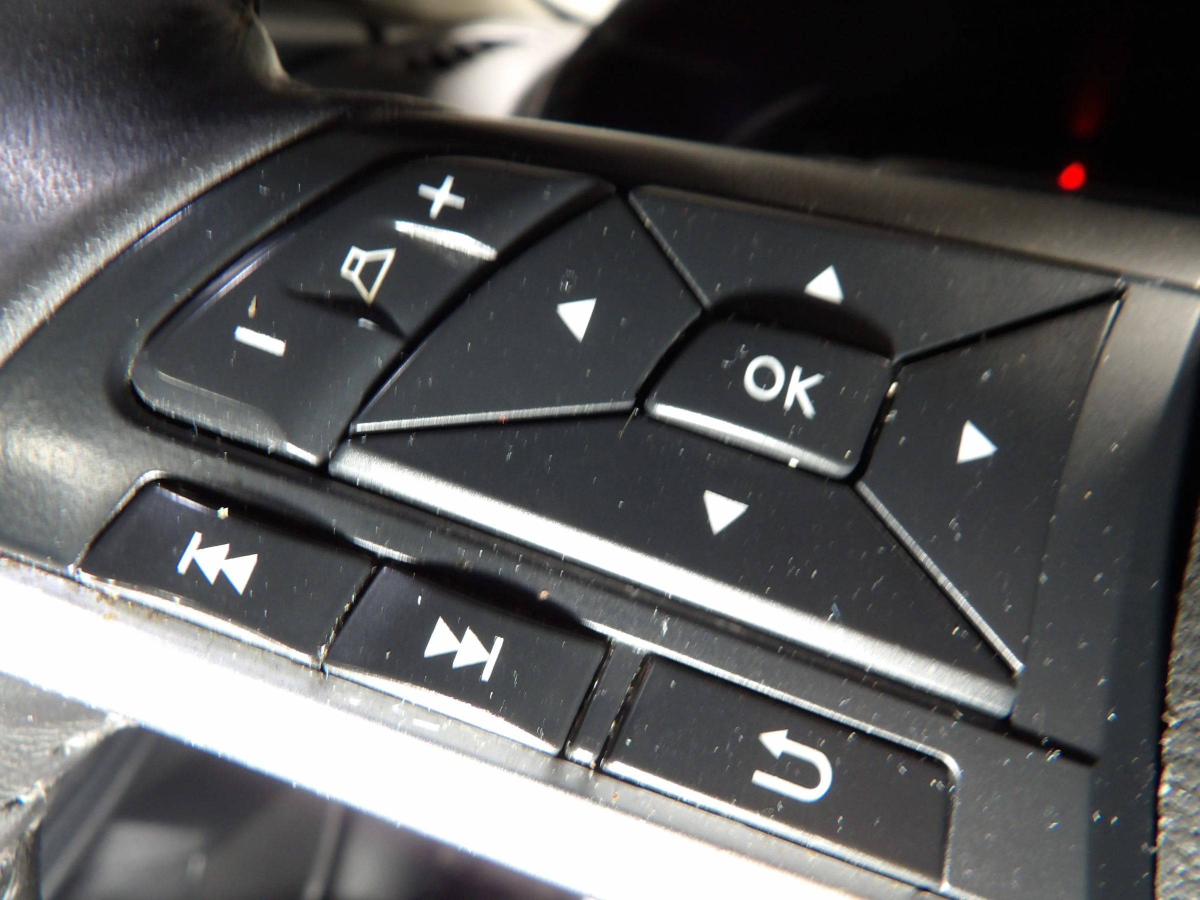 Used 2020 Nissan Sentra SV FWD image 18