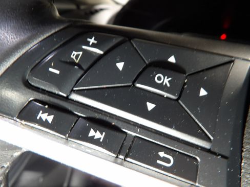 Used 2020 Nissan Sentra SV FWD image 18