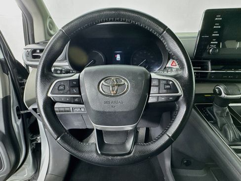 Certified 2021 Toyota Sienna XLE w/ XLE Plus Package FWD image 11