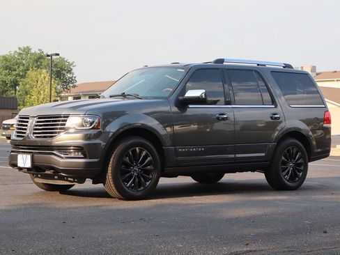 Used 2015 Lincoln Navigator 4WD image 11