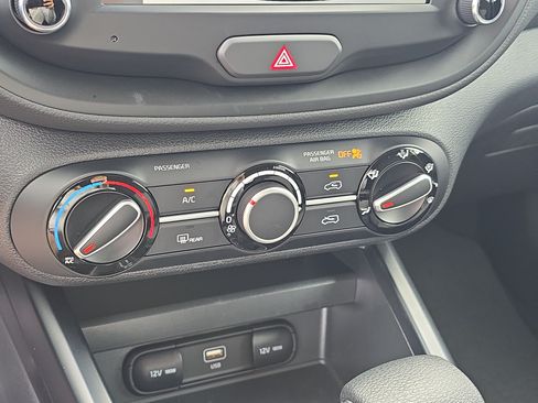 Certified 2025 Kia Soul LX w/ LX Technology Package FWD image 24