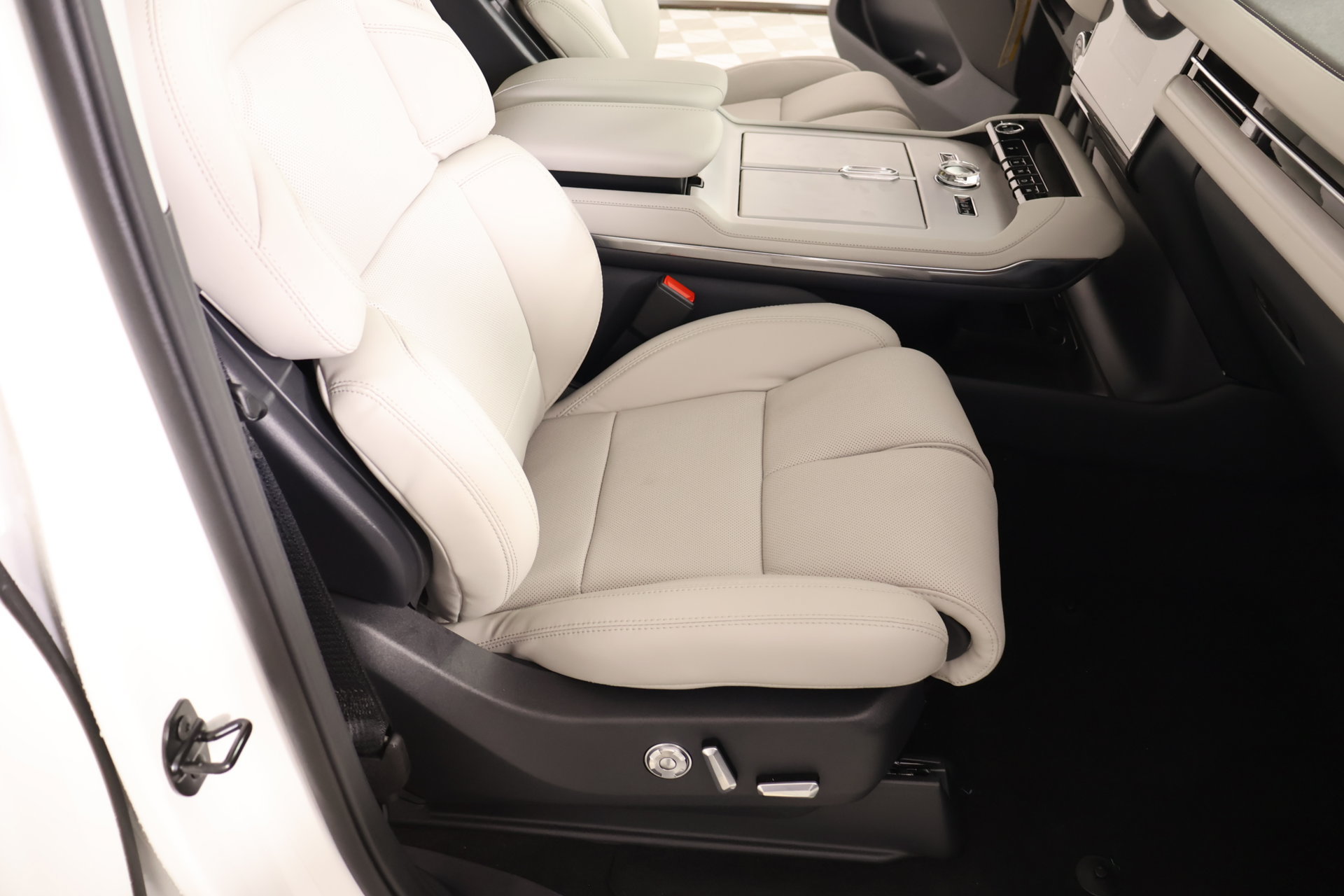 New 2026 Lincoln Navigator Premiere AWD/4WD image 14