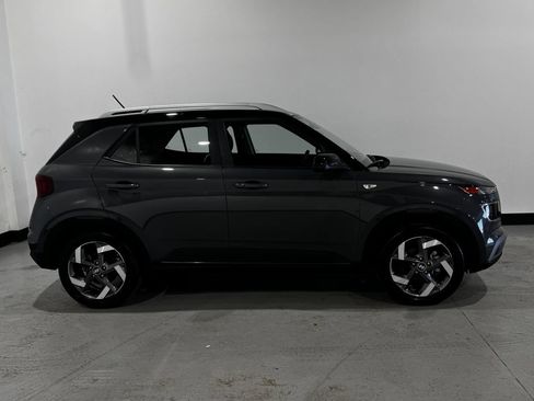 Used 2025 Hyundai Venue Limited FWD image 22