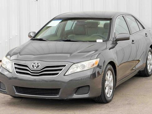 Used 2011 Toyota Camry LE w/ LE Extra-Value Pkg image 36